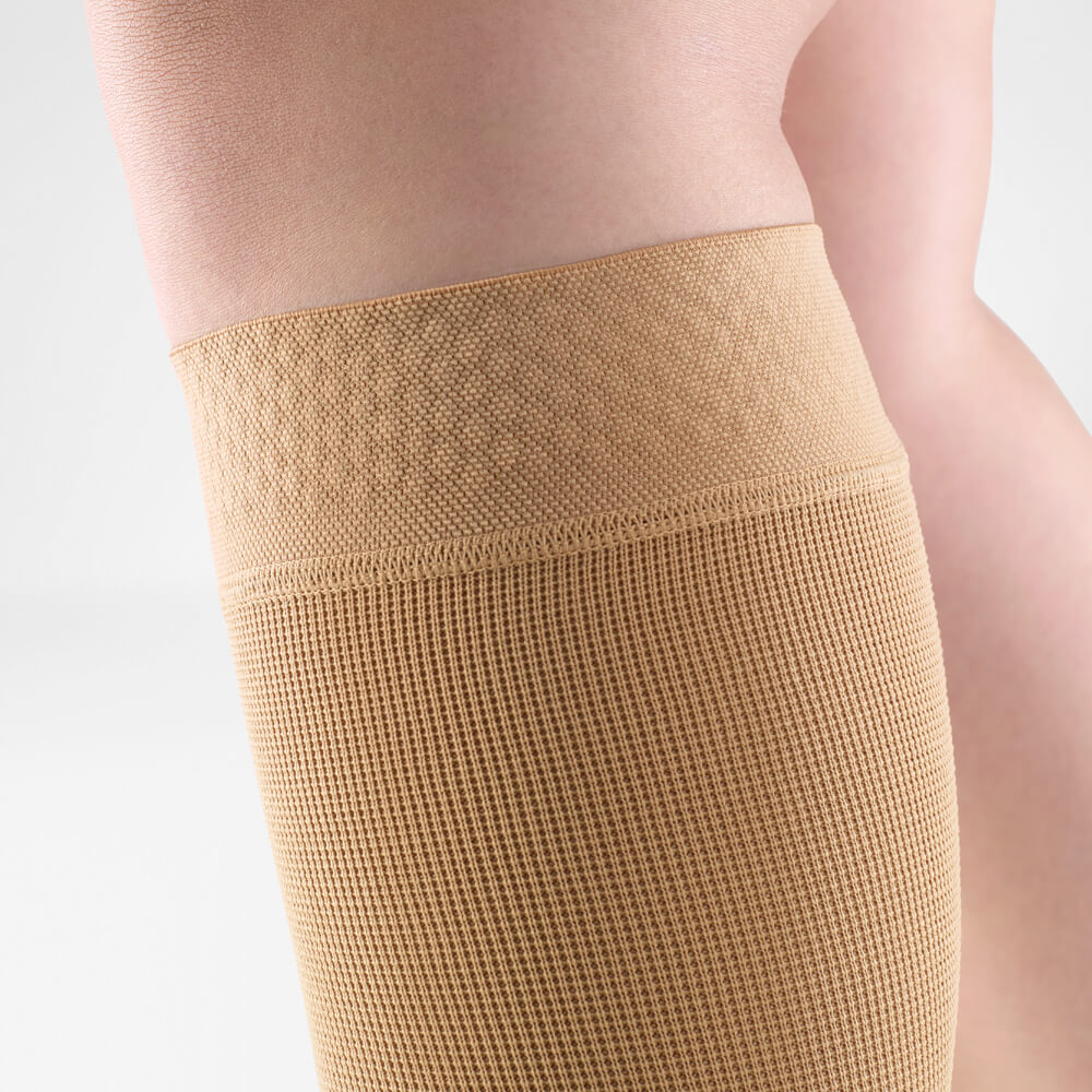 Bauerfeind Короткие силиконовые шорты Venotrain Delight Ad Ccl3 с открытым носком, 3 см, 4, черные, короткие